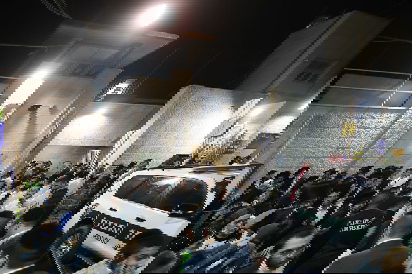 המונים פוקדים את קבר רחל אמנו ע"ה; צפו