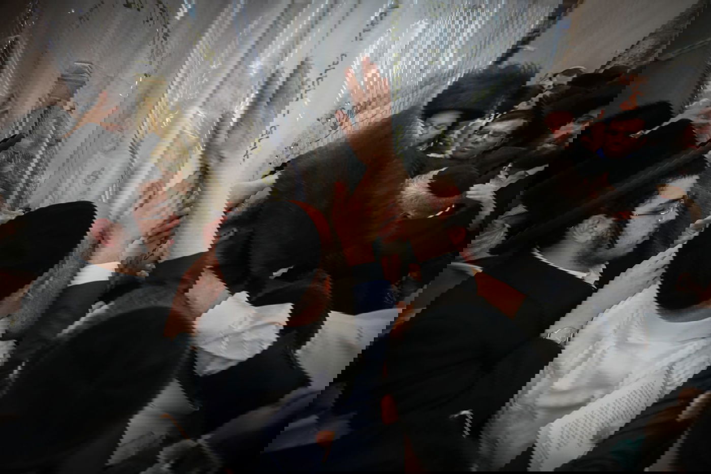 המונים פוקדים את קבר רחל אמנו ע"ה; צפו