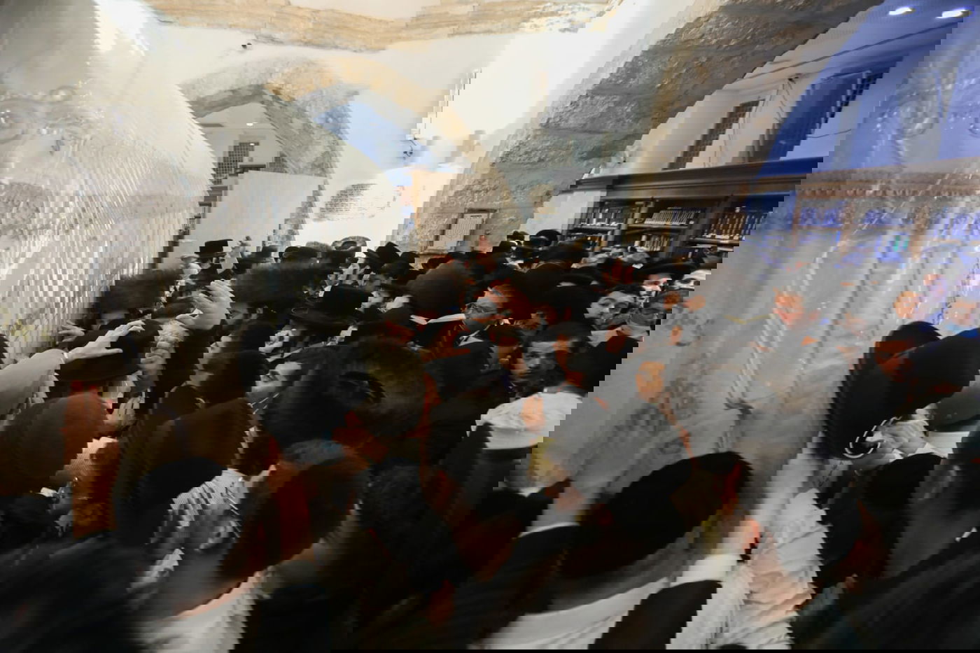 המונים פוקדים את קבר רחל אמנו ע"ה; צפו