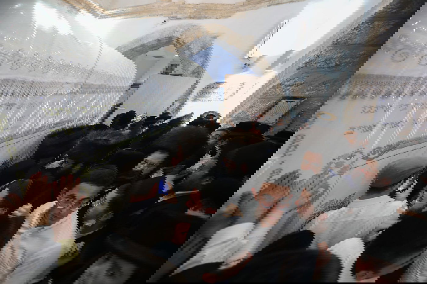 המונים פוקדים את קבר רחל אמנו ע"ה; צפו