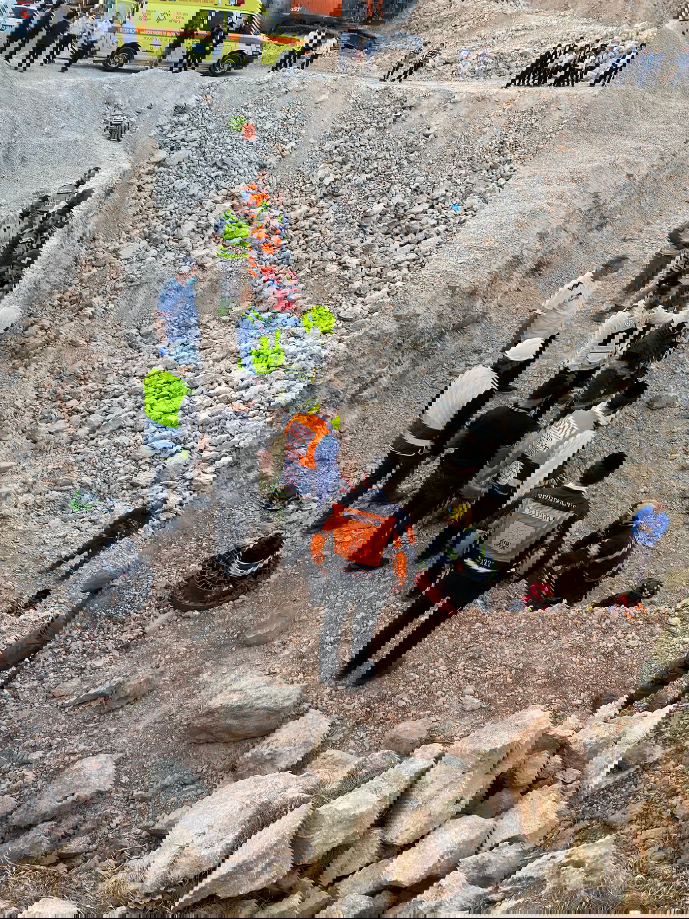 ילד נפל מגובה לתוך אתר בניה; מצבו בינוני