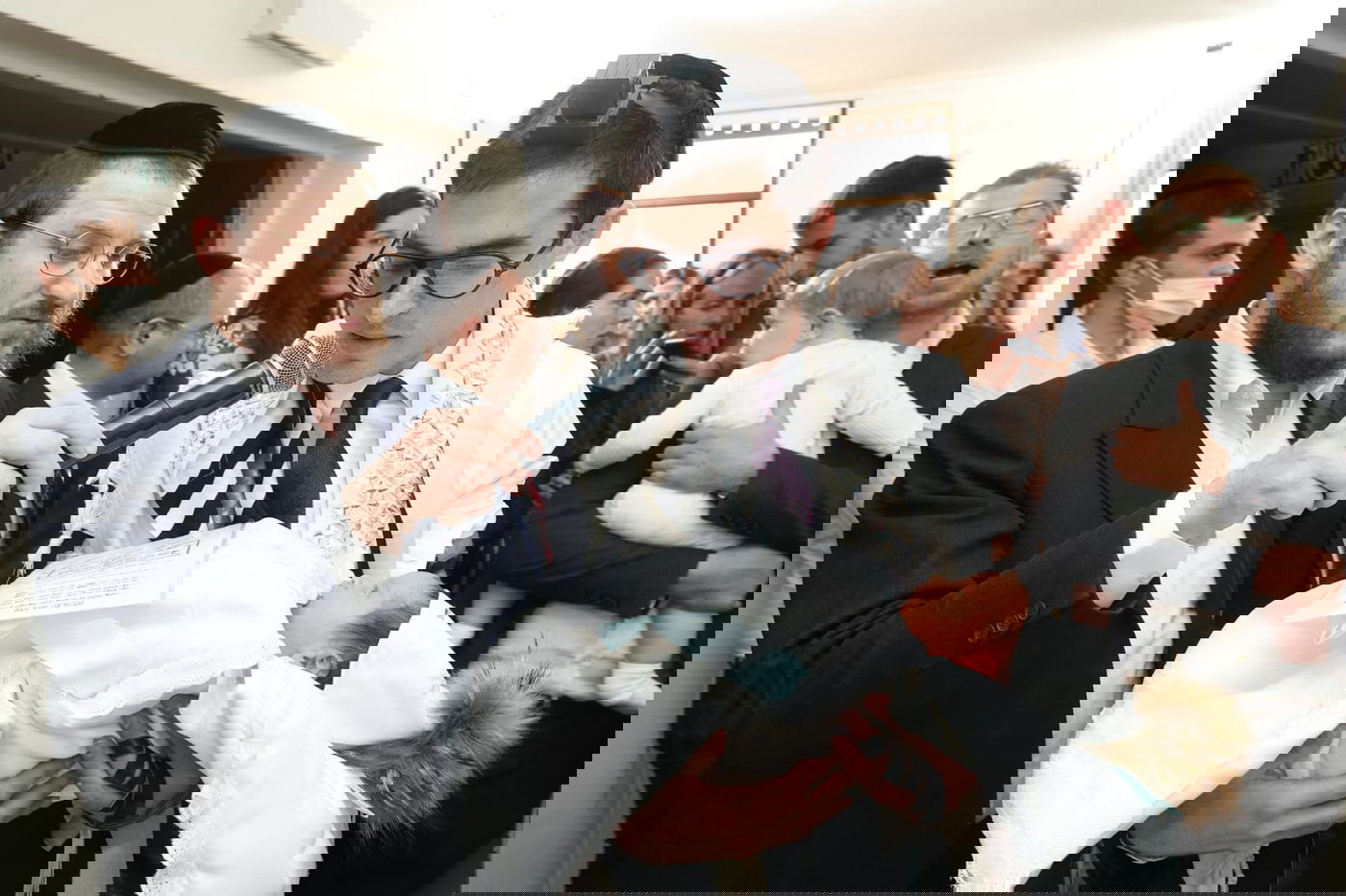 מזל טוב: יקי אדמקר חגג ברית מילה לבנו • תיעוד