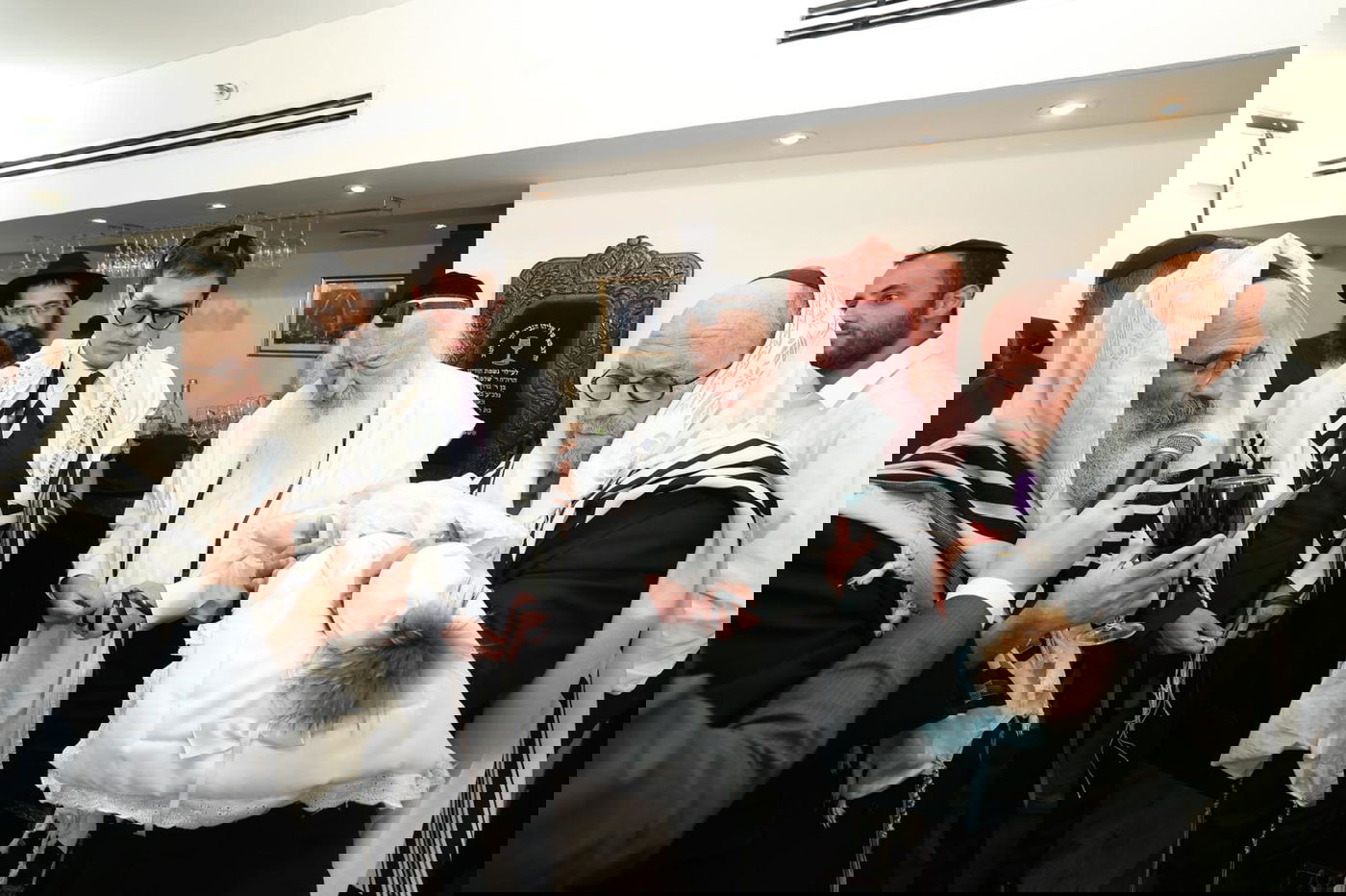 מזל טוב: יקי אדמקר חגג ברית מילה לבנו • תיעוד