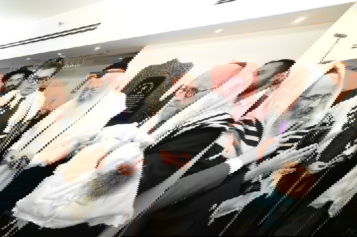 מזל טוב: יקי אדמקר חגג ברית מילה לבנו • תיעוד