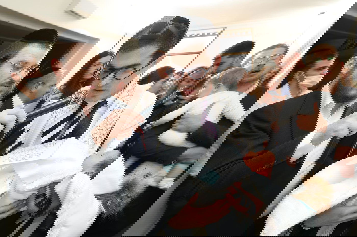 מזל טוב: יקי אדמקר חגג ברית מילה לבנו • תיעוד