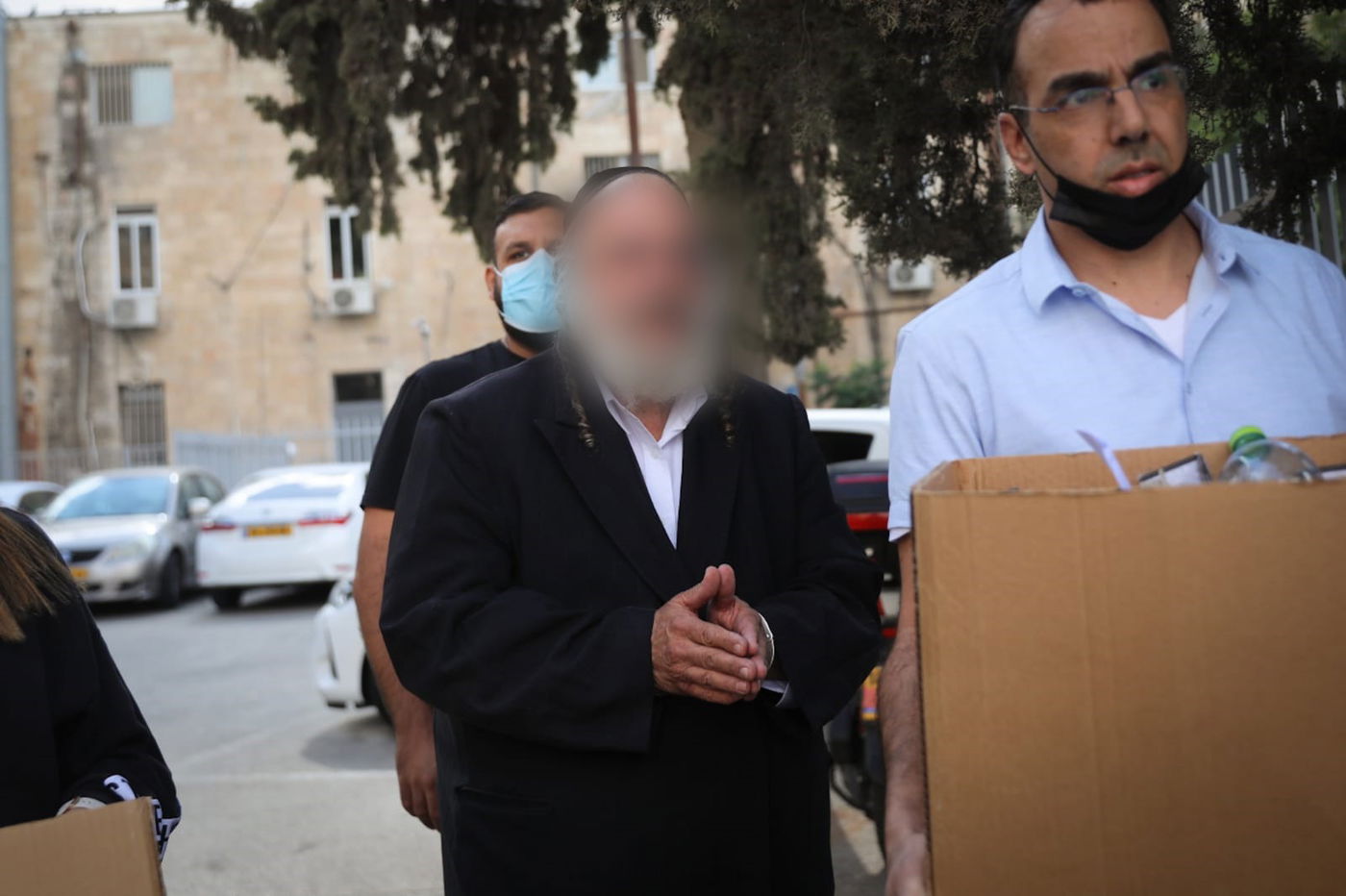 אחד מן העצורים, הבוקר