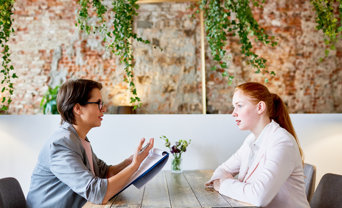איזה צבע אסור לך ללבוש בראיון עבודה (ומה כן כדאי)