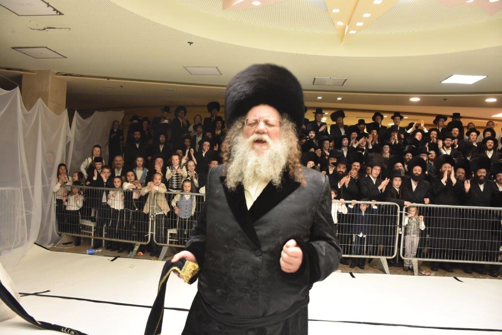 האדמו"ר ממודז'יץ בריקוד