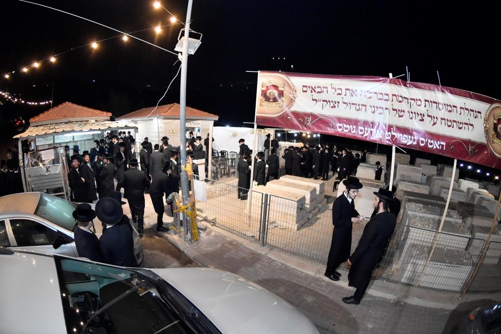 בקהילת 'המתמידים' ציינו שלוש שנים לפטירת המנהיג