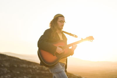 אלישיב בנימין בסינגל חדש: "אותך באמת"