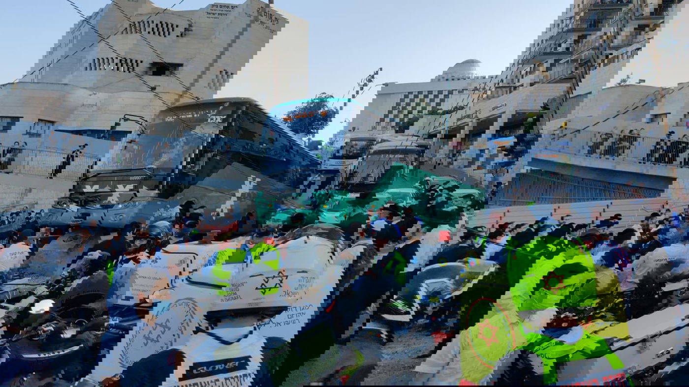 אוטובוס איבד שליטה; חרדית נפצעה קל