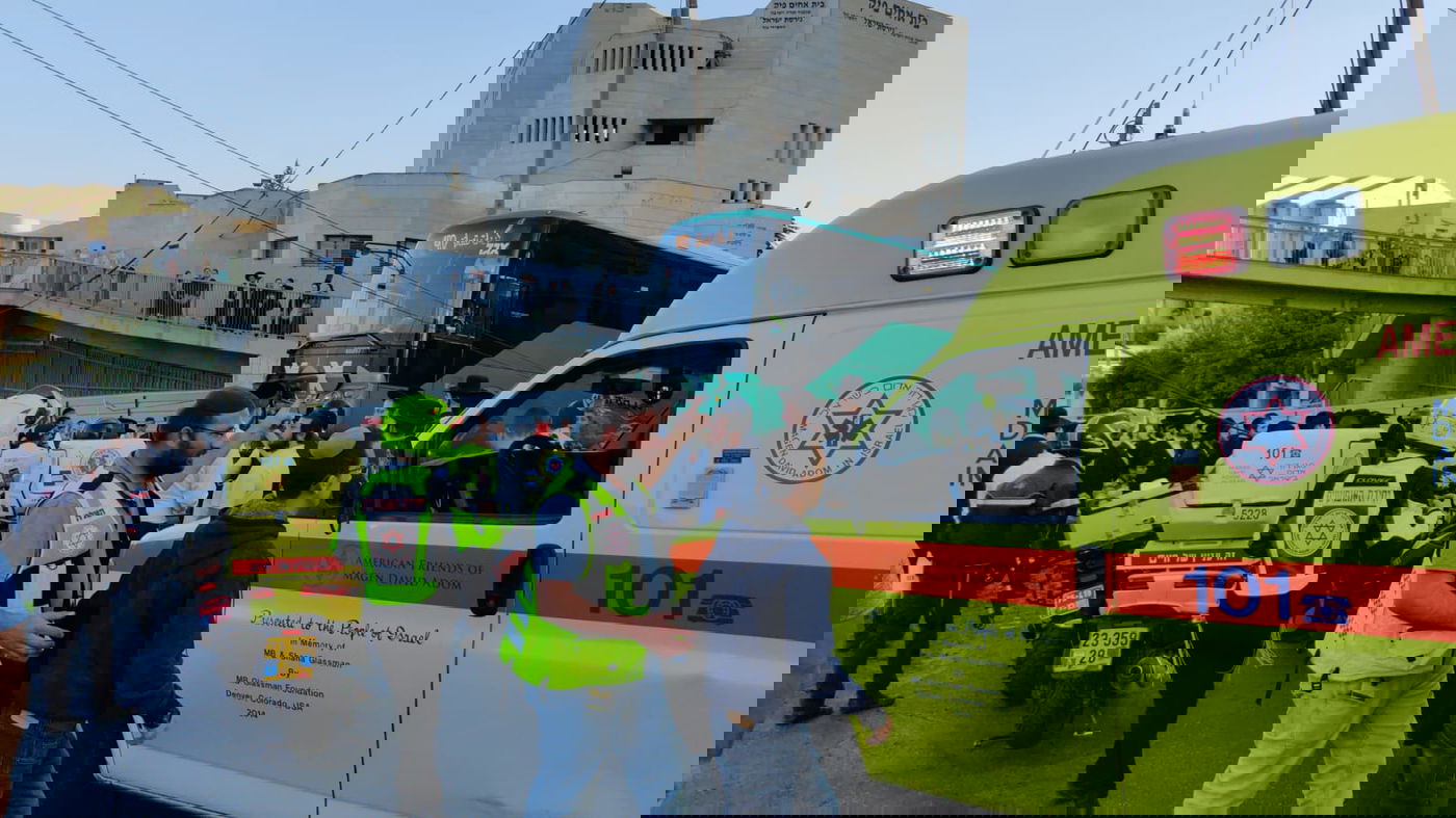 אוטובוס איבד שליטה; חרדית נפצעה קל