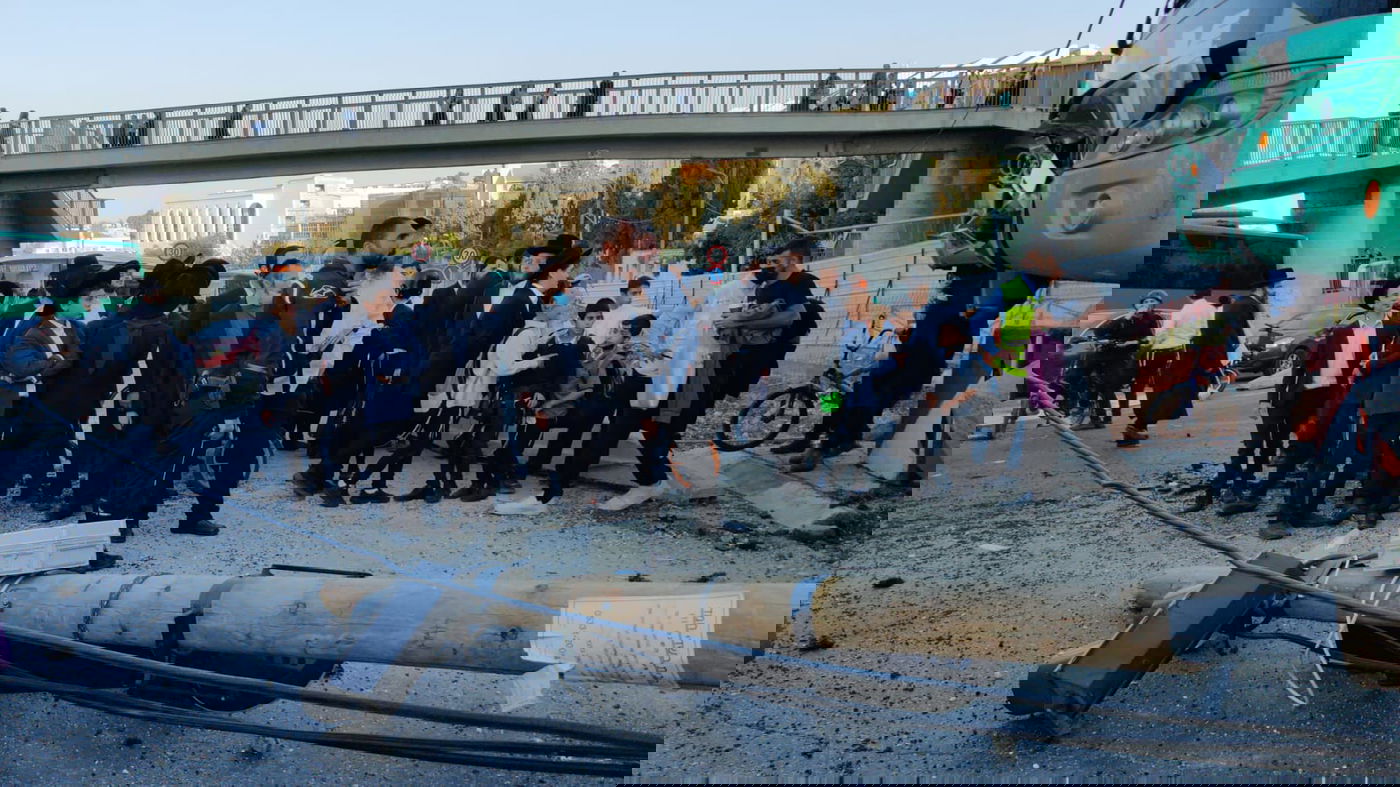 אוטובוס איבד שליטה; חרדית נפצעה קל