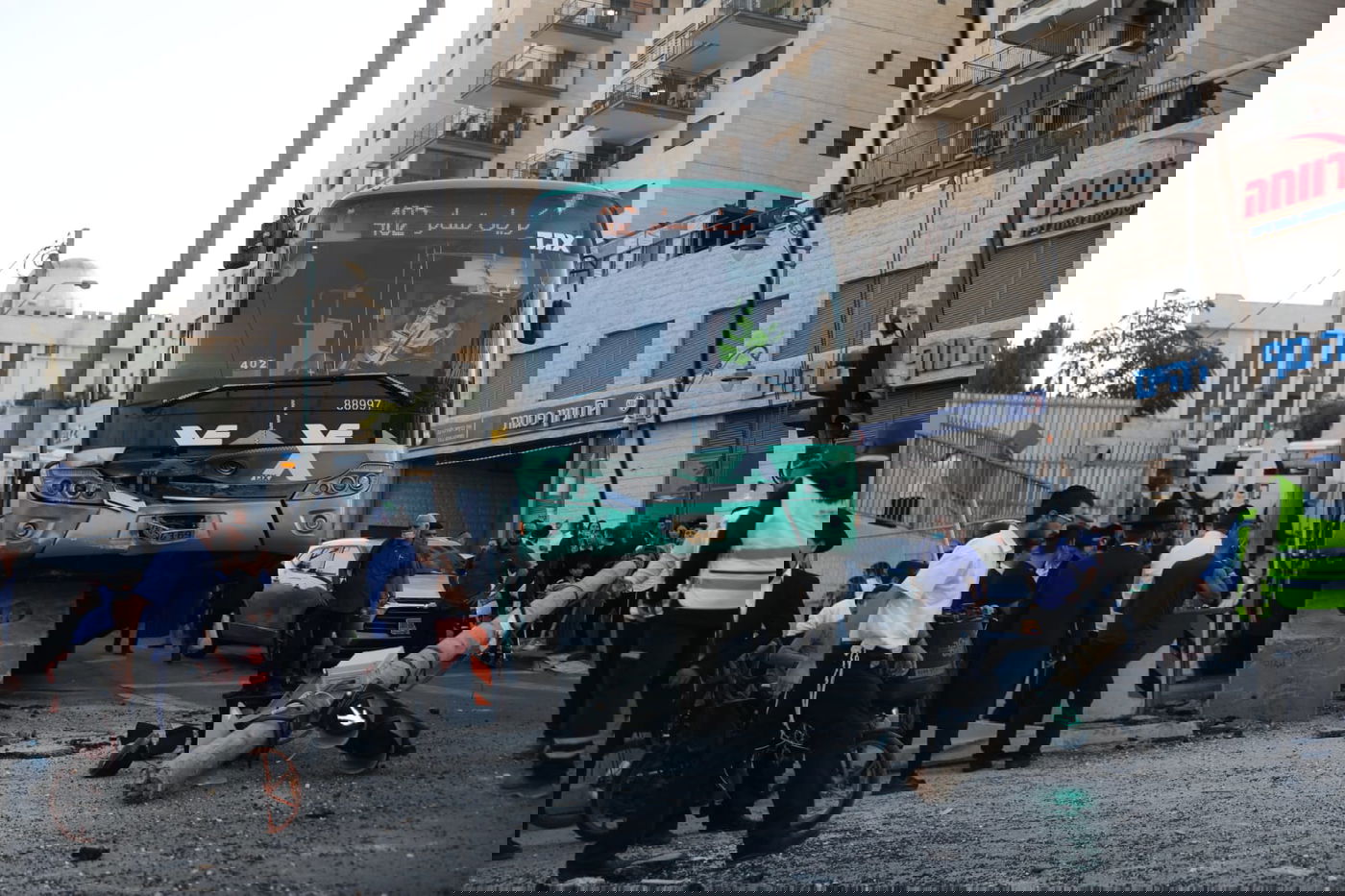 אוטובוס איבד שליטה; חרדית נפצעה קל