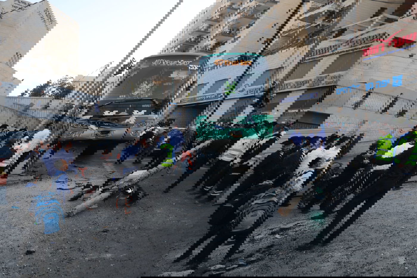 אוטובוס איבד שליטה; חרדית נפצעה קל