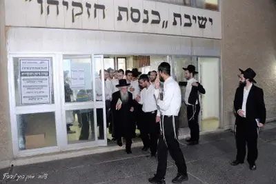 מאבק על “כנסת חזקיהו״: דין תורה סביב העברת ניהול הישיבה הקטנה