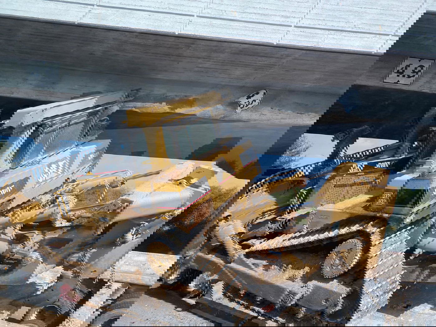 המשאית והדחפור - תחת הגשר