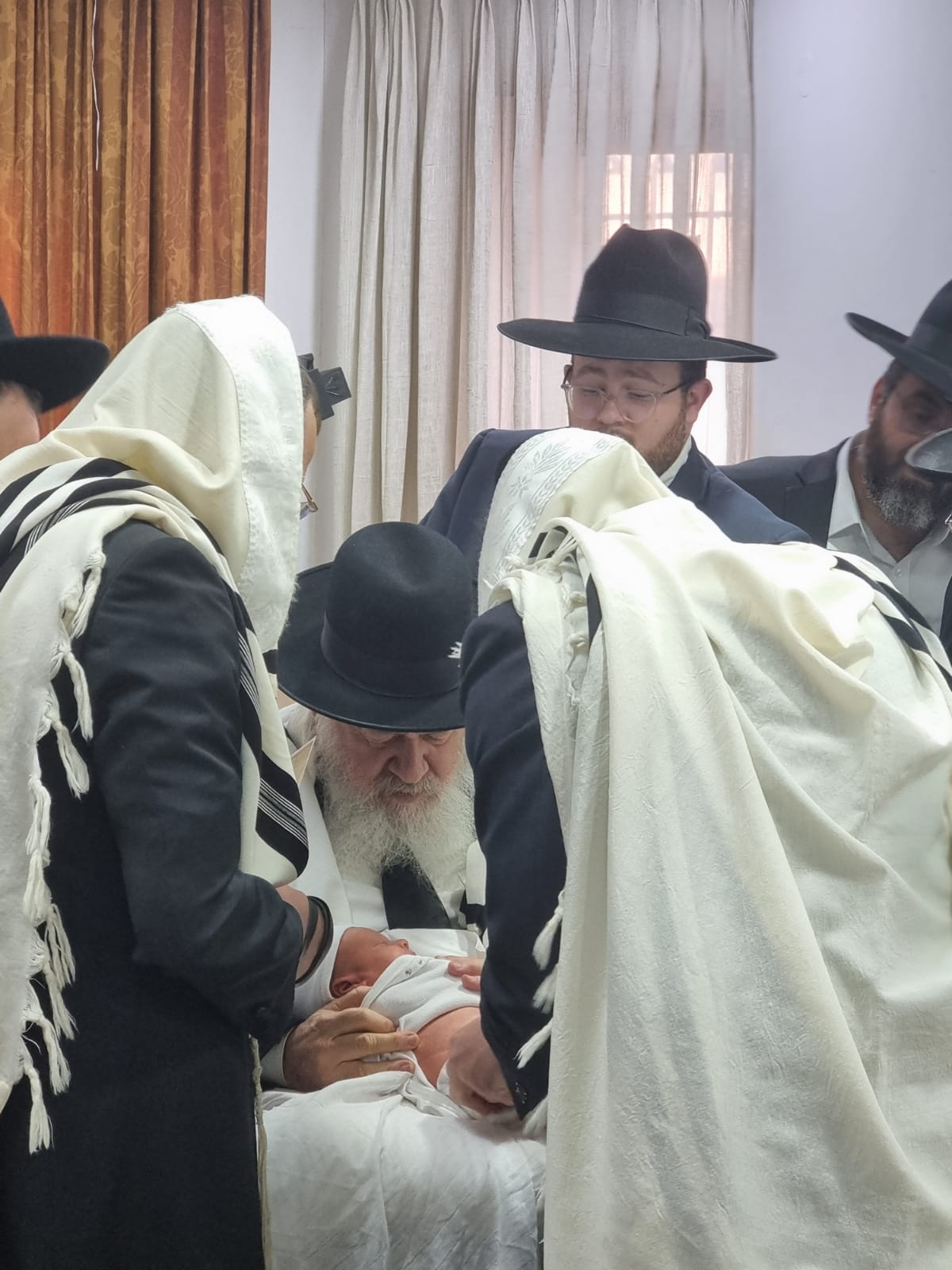 צפו: ברית לנין הגר"ב אלישיב והגראי"ה קוק