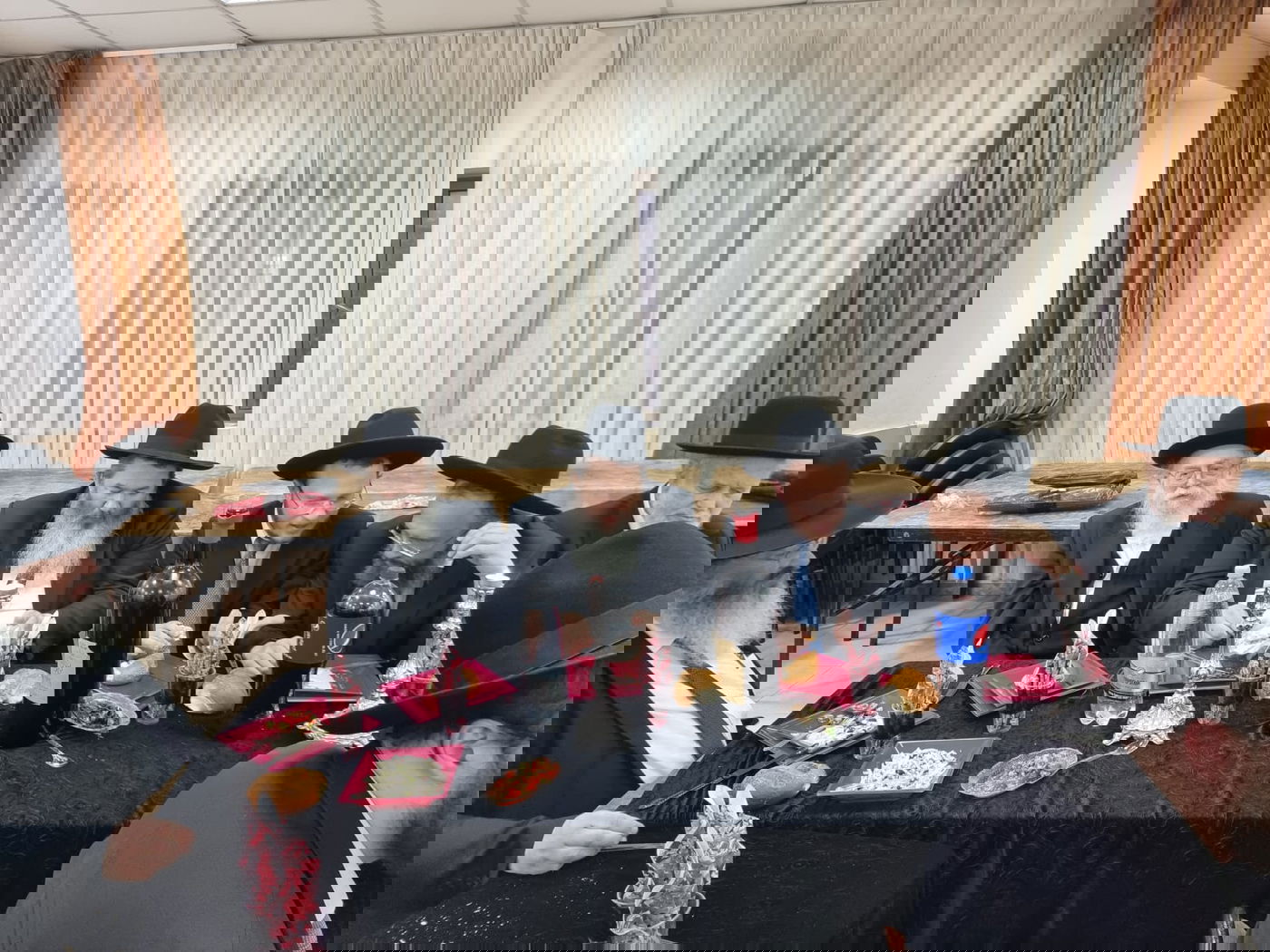 צפו: ברית לנין הגר"ב אלישיב והגראי"ה קוק