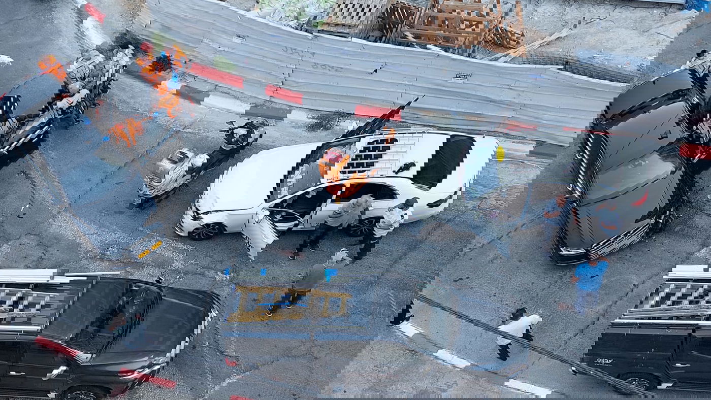 משמאל: רכבו של נתניהו