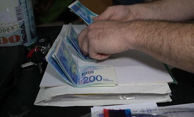 פשיטת המשטרה ומעצר חשודים