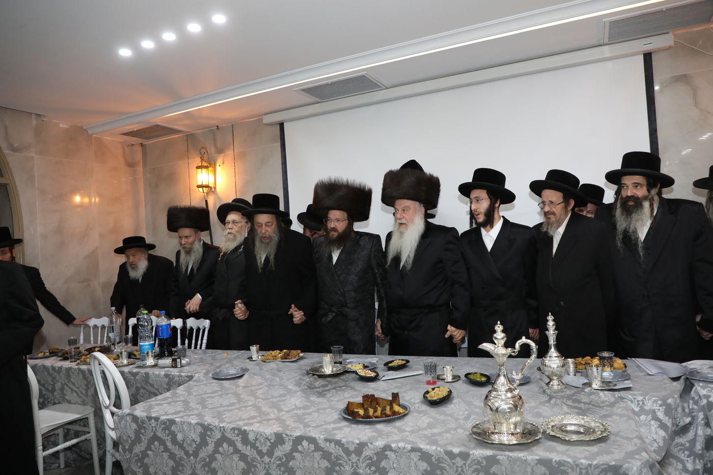 שמחת האירוסין בחצרות  זוטשקא - וואסלוי