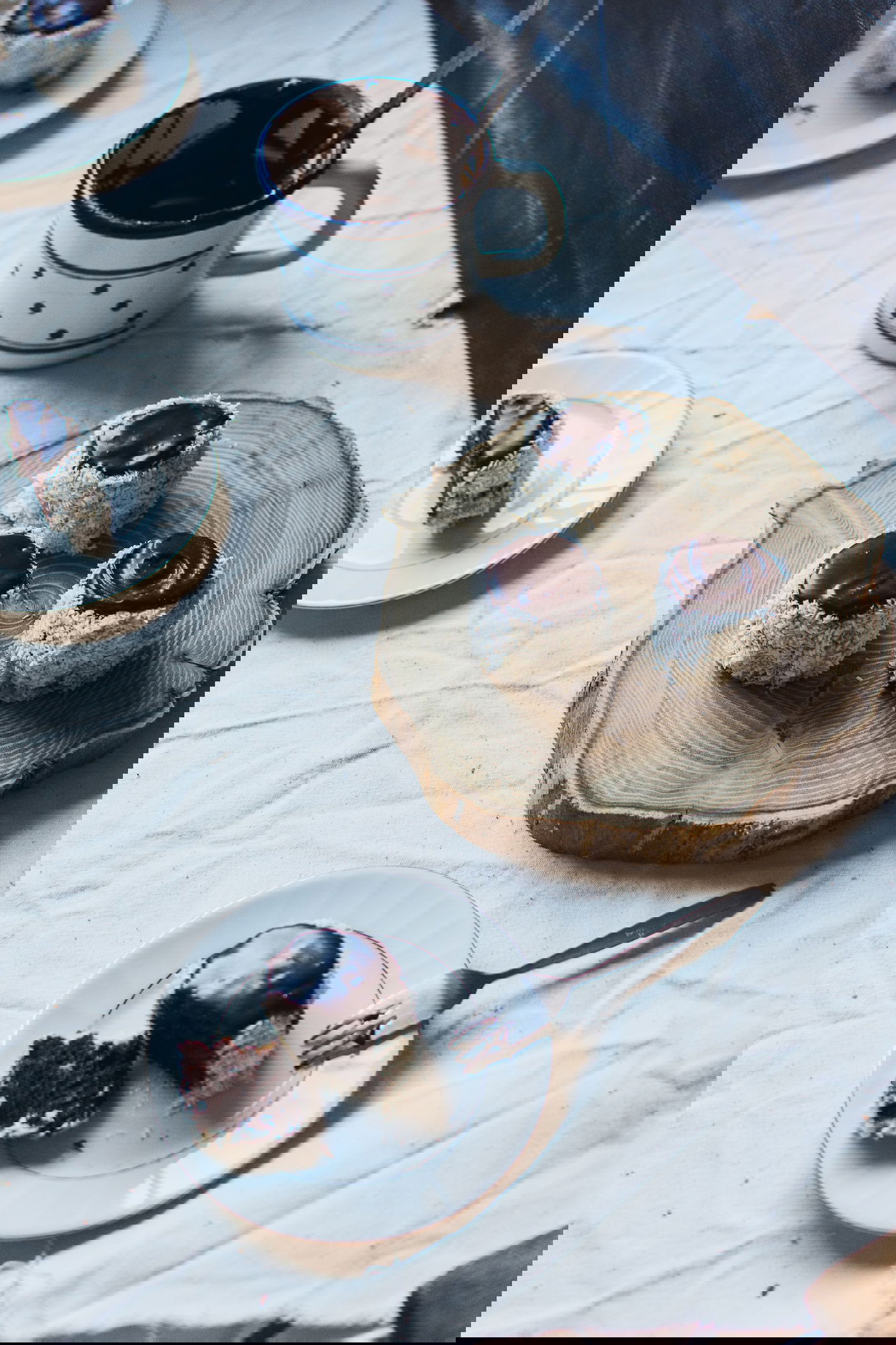 מתכון לקינוח שוקולד במילוי קרם וניל מצופה בקוקוס