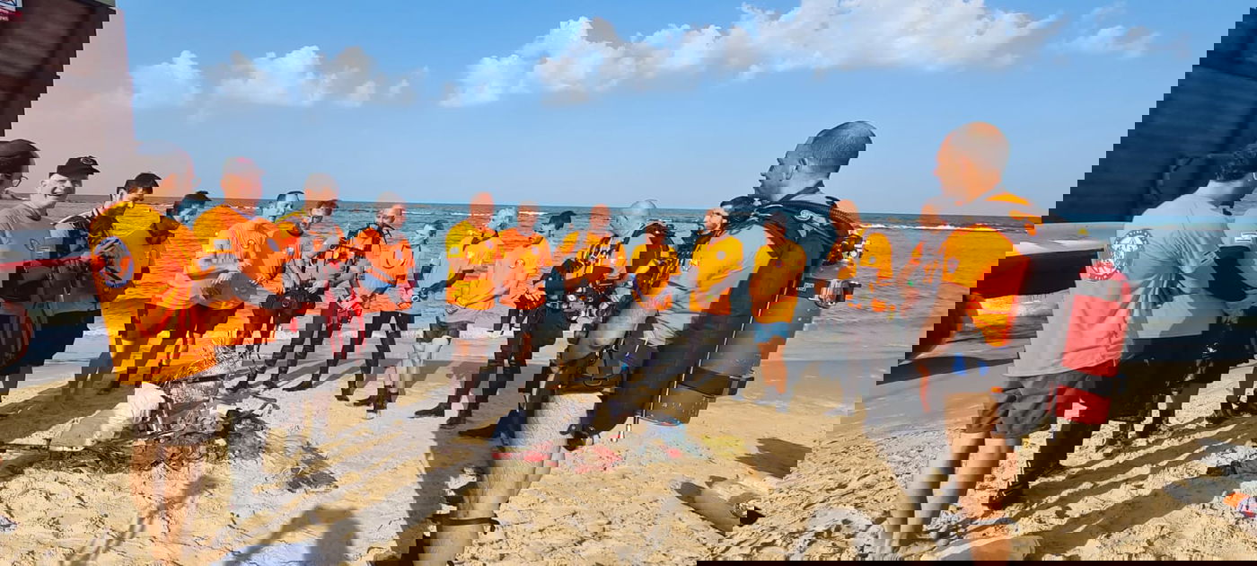 ערימת הפסולת שהוצאנו במהלך אימון יחידת הצלילה של זק"א ת"א. זה כלל המון פלסטיקה.