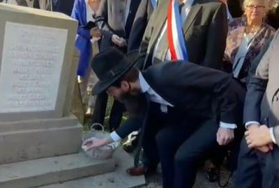 בטקס הקמת המצבות