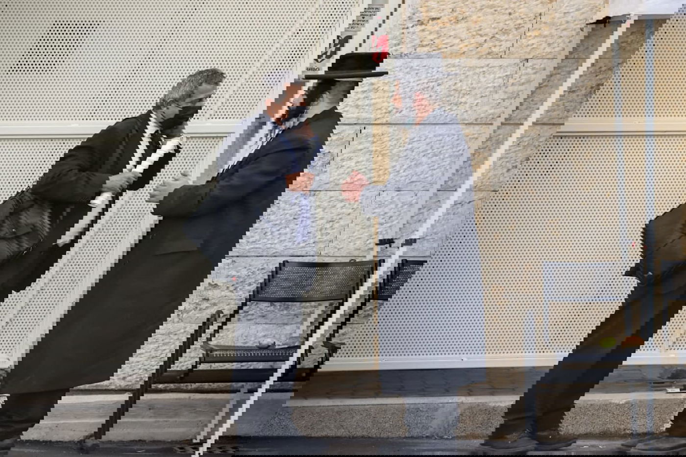 חפירות הקברים בהר גילה: נעצר חשוד בהשחתת טרקטור