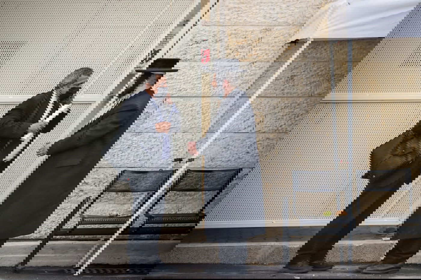 חפירות הקברים בהר גילה: נעצר חשוד בהשחתת טרקטור