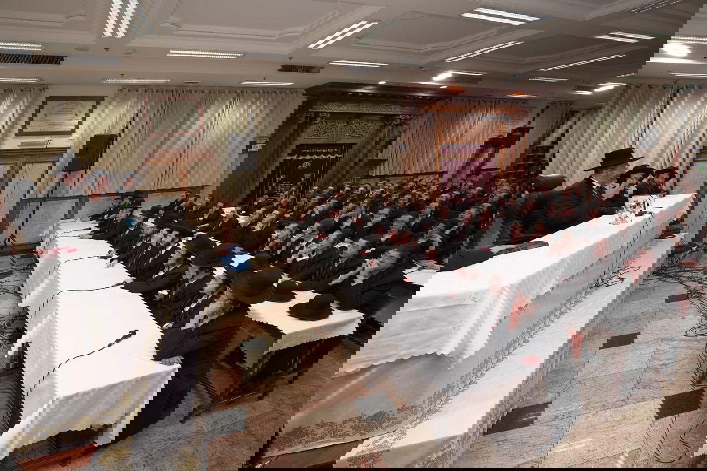 תיעוד: הרב הראשי בחן את בחורי ישיבות גור