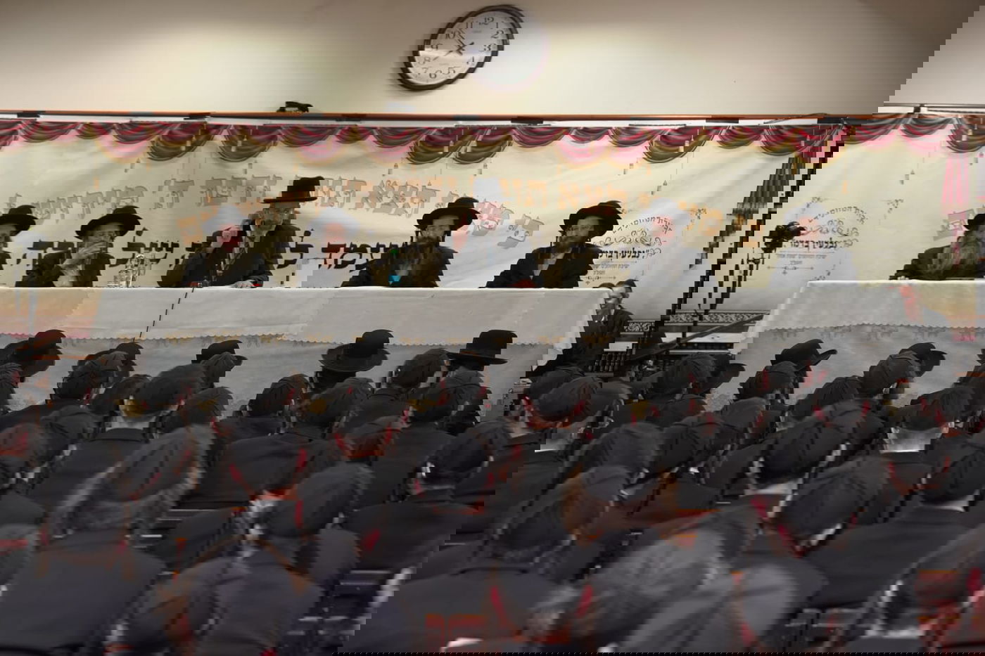 תיעוד: הרב הראשי בחן את בחורי ישיבות גור