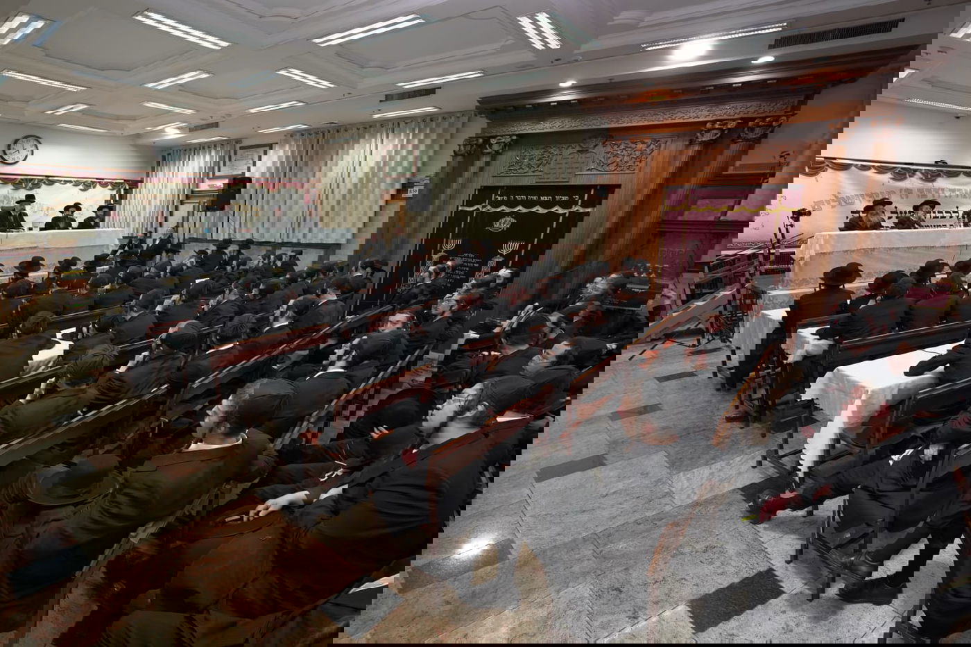 תיעוד: הרב הראשי בחן את בחורי ישיבות גור