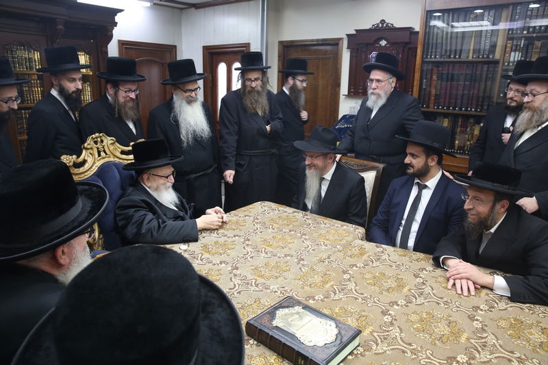 האדמו"ר מסקווירא נפגש עם הרבנים הראשיים של רוסיה ואיראן