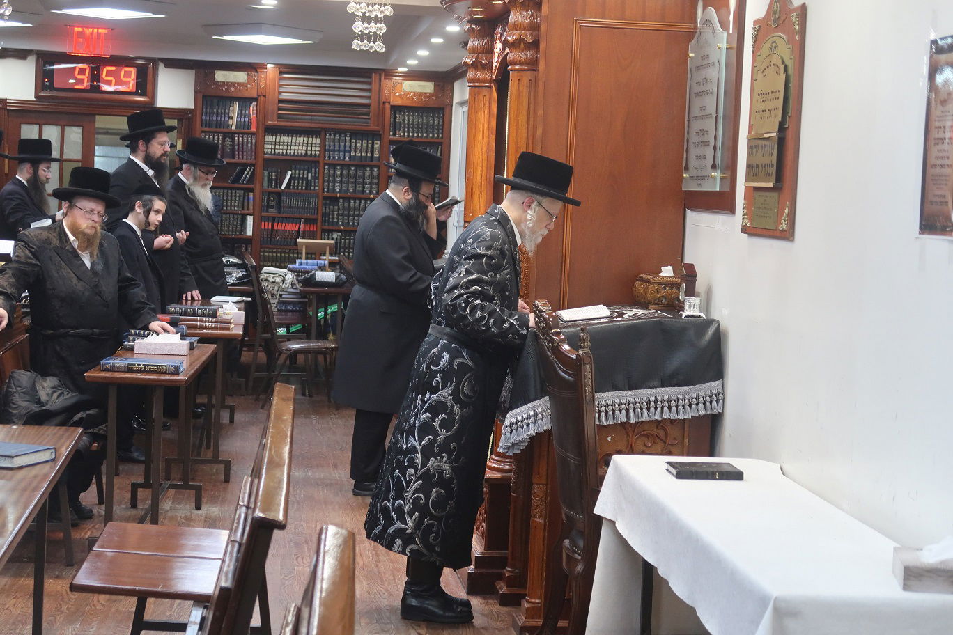 החסידים התרגשו: האדמו"ר מסערט ויז'ניץ בביקור בארה"ב