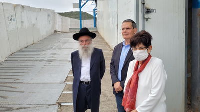 חברי הוועדה בתצפית בגשר הכהנים