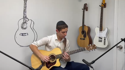 כוכב הגיטרה האקוסטית הצעיר בביצוע ווירטואזי נוסף