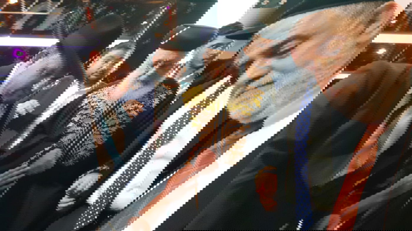 הרב יגאל כהן בירך "שחלק מחכמתו" על הראש"ל • צפו