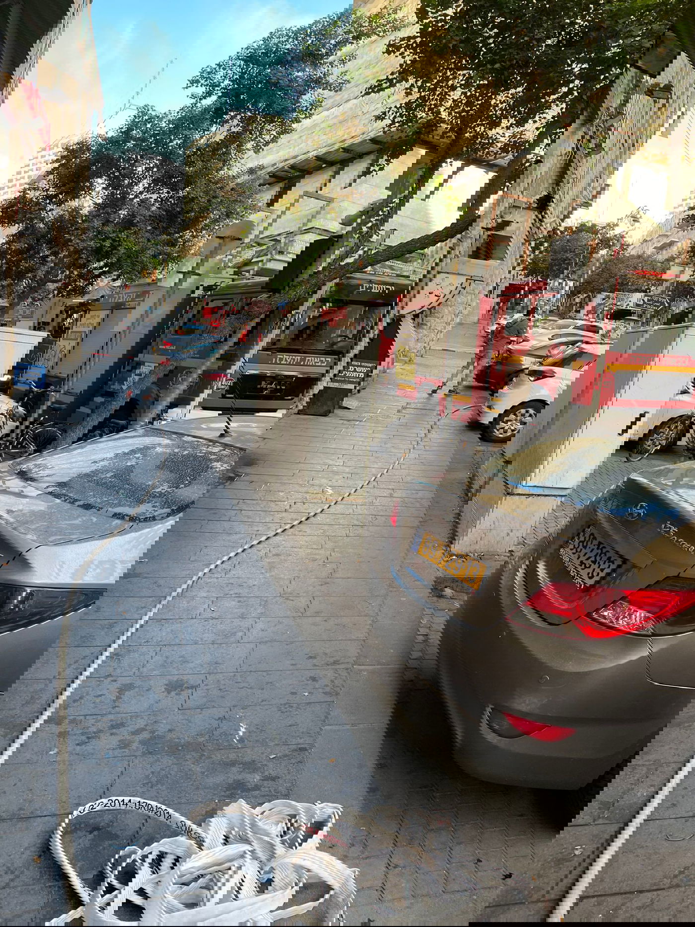 סוללת אופניים חשמליים התפוצצה; שלושה נפצעו