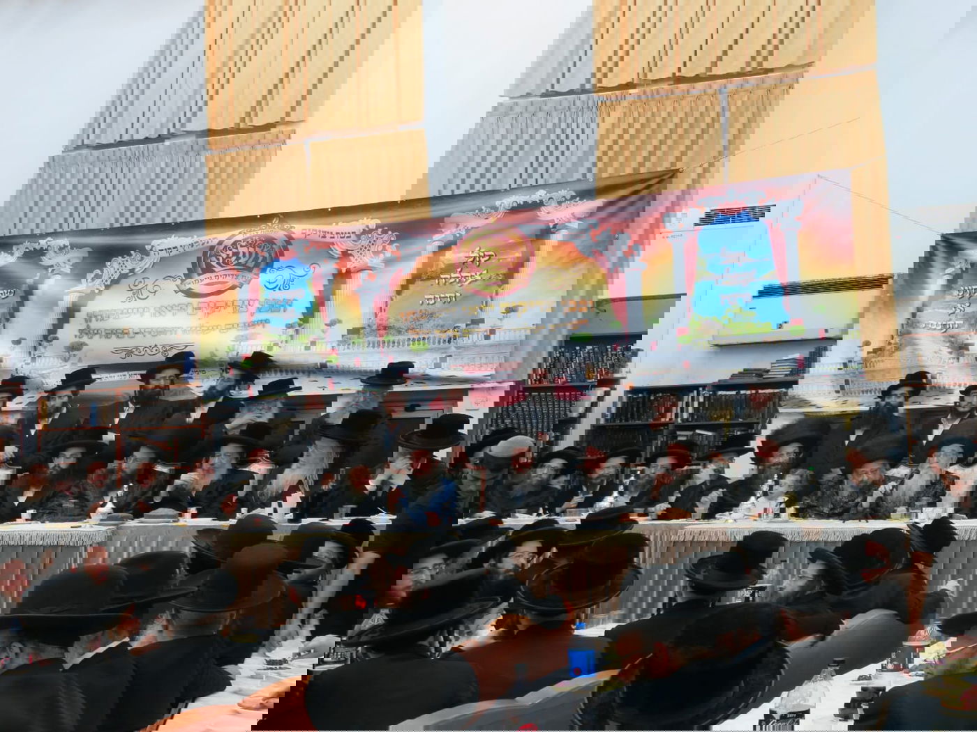 בביאלא בית שמש חגגו אירוסין לבן האדמו"ר