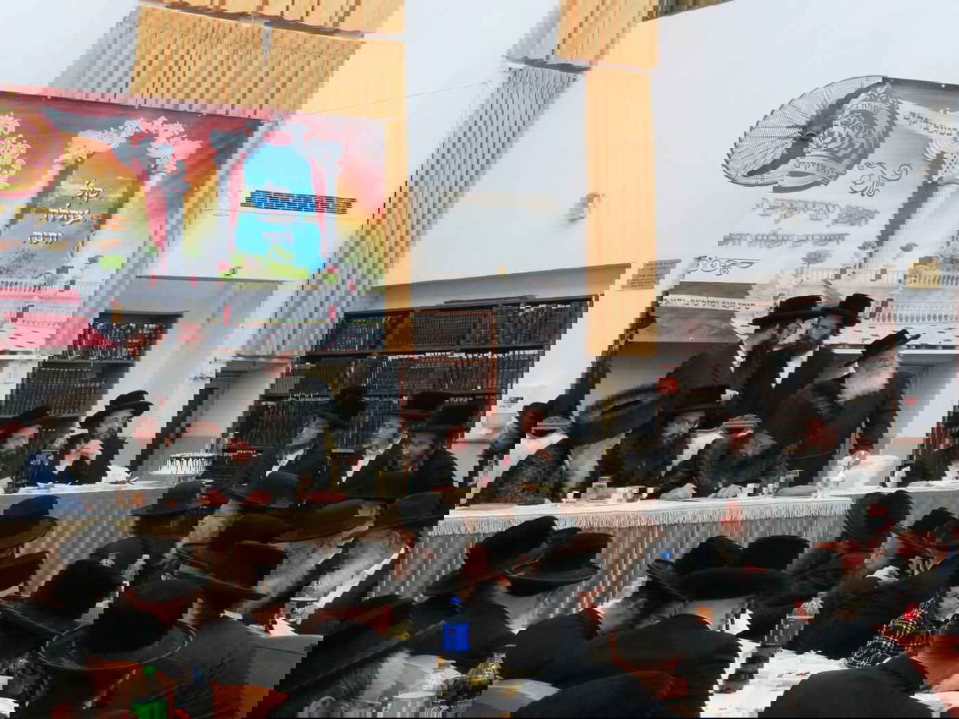 בביאלא בית שמש חגגו אירוסין לבן האדמו"ר