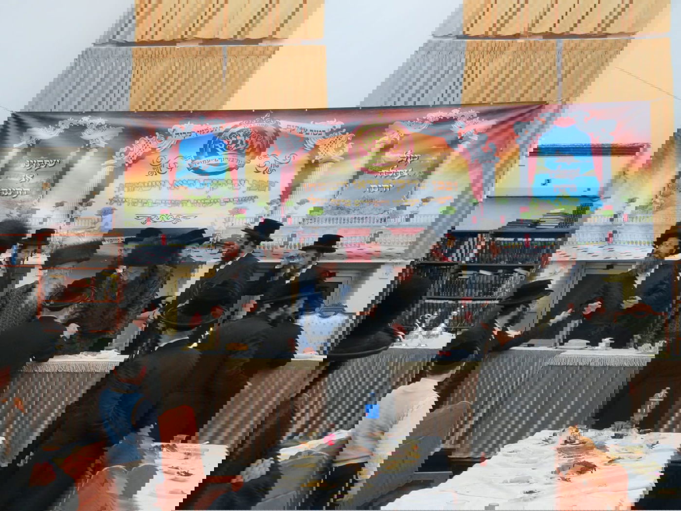 בביאלא בית שמש חגגו אירוסין לבן האדמו"ר