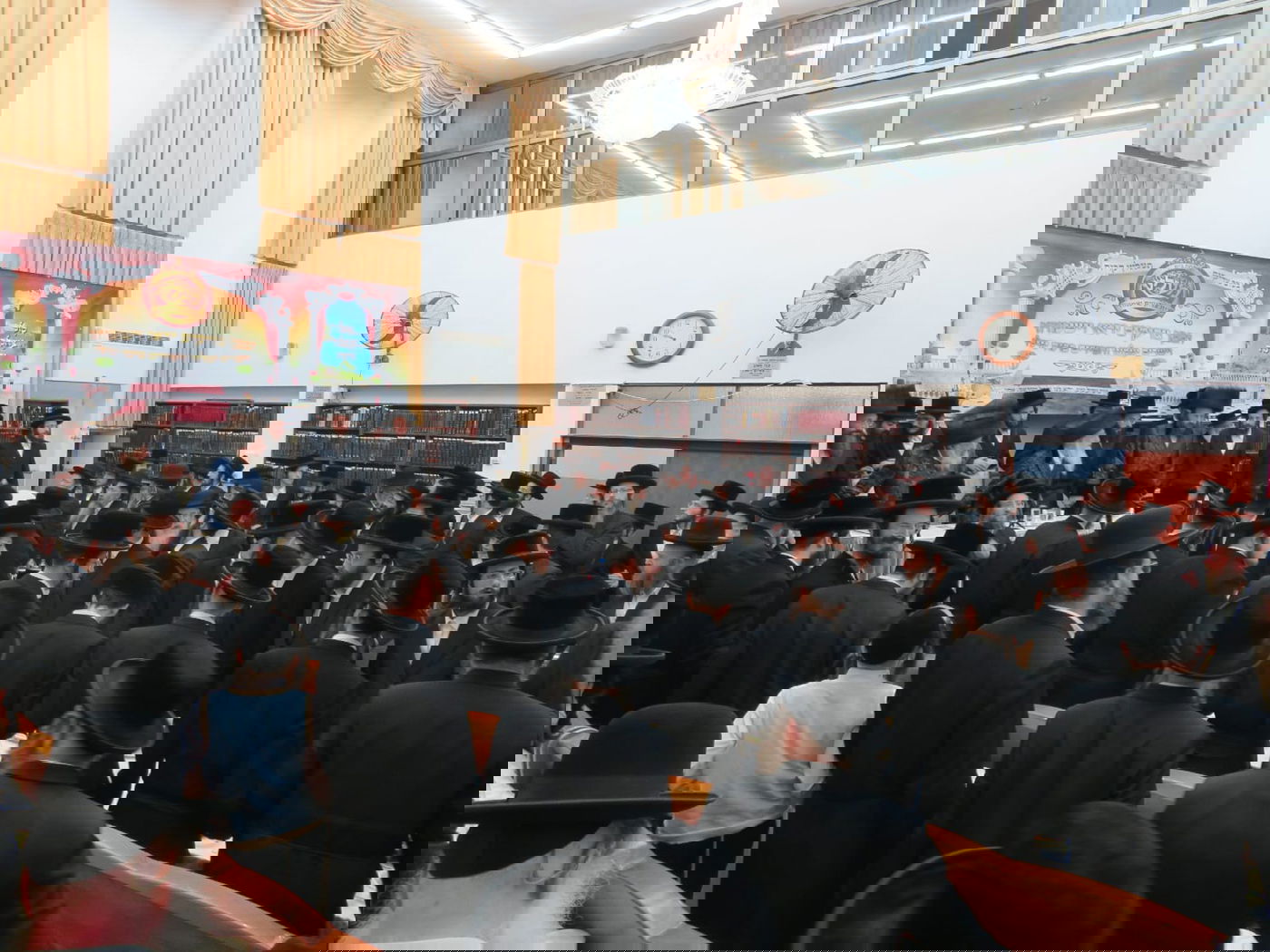 בביאלא בית שמש חגגו אירוסין לבן האדמו"ר