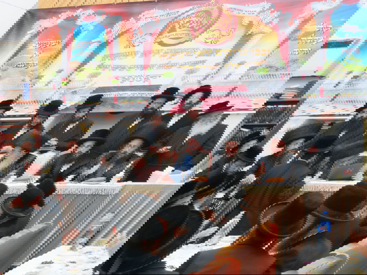 בביאלא בית שמש חגגו אירוסין לבן האדמו"ר