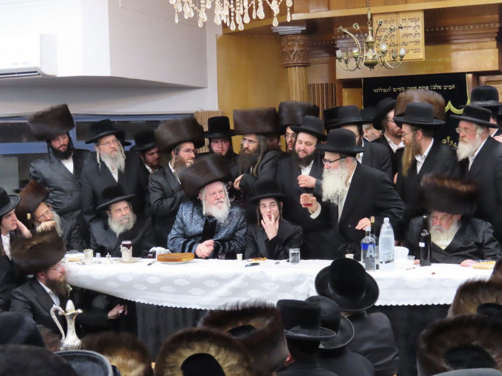 כך חגגו בפרמישלאן אירוסין לנכד האדמו"ר