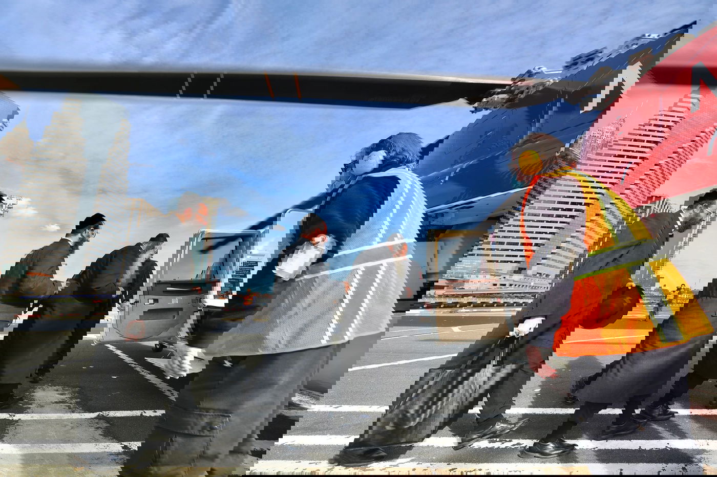 הגר"ש אלתר עולה למסוק