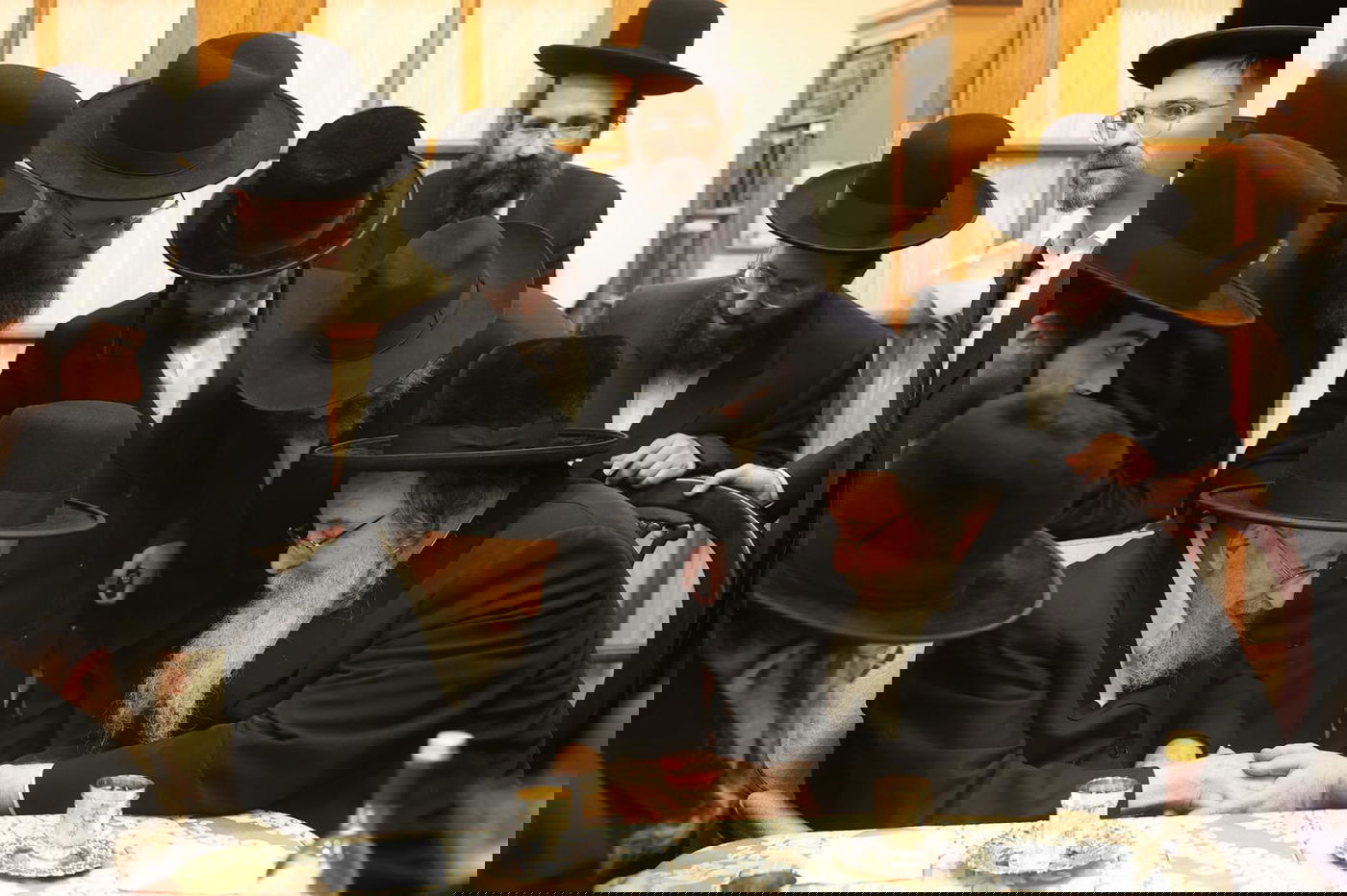 אלפים השתתפו בטישים של הגר"ש אלתר • תיעוד