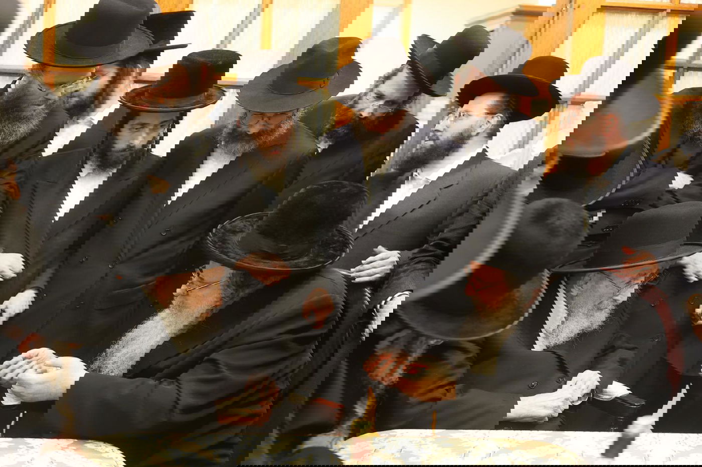 אלפים השתתפו בטישים של הגר"ש אלתר • תיעוד