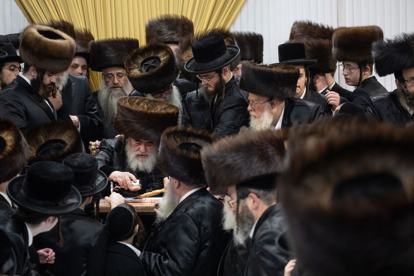 תיעוד נרחב: האדמו"ר מויז'ניץ שבת בשיכון סקווירא בארה"ב